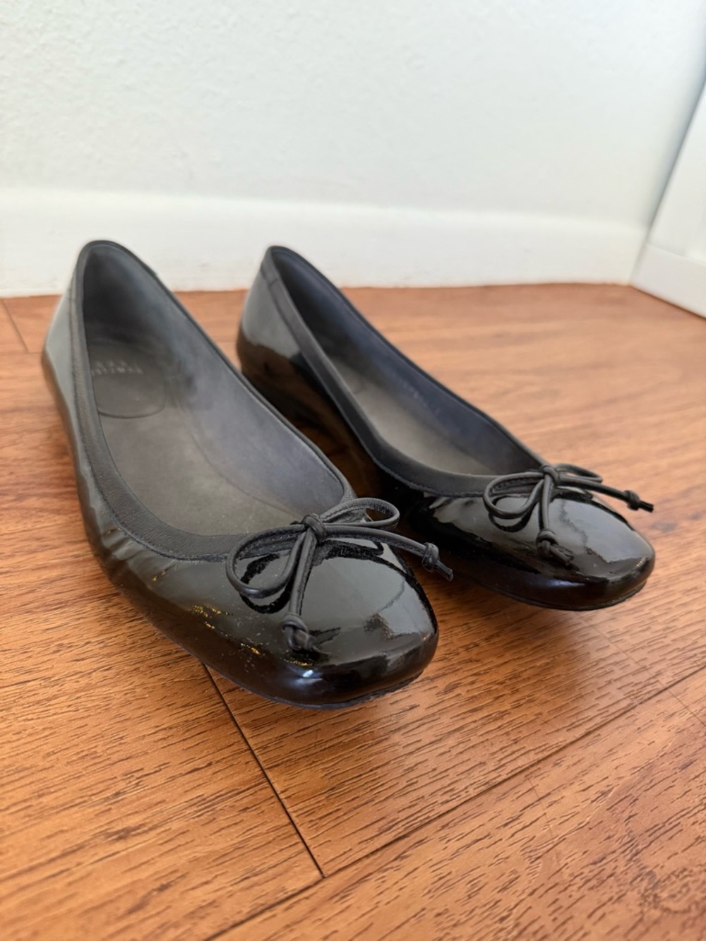 Stuart Weitzman Black Patent Ballet Flats Size 7M - Picture 3 of 6